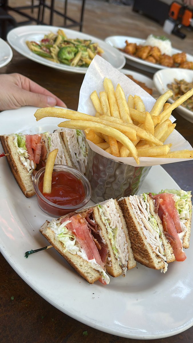 too many woke single journalists out there telling me where to go on a first date but I’m goooooood📝🤝😤👇🏽👇🏽👇🏽