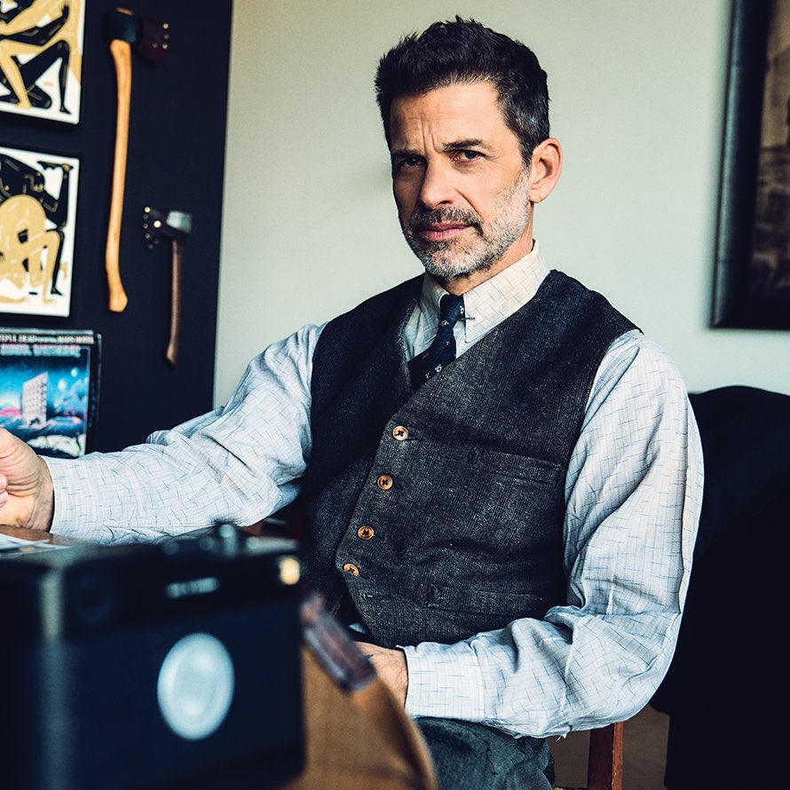 FilmUpdates's tweet photo. Zack Snyder says he has been dismayed to see Amber Heard suffer online abuse: 

“I just don’t get it. If other people don’t like her, I don’t know what to say. I would work with her in a second" 

https://t.co/HzfDIluYGE https://t.co/aGp1nV25fl
