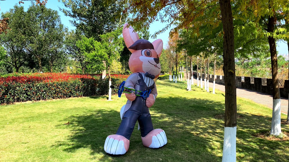 juluomi's tweet photo. Cute inflatable bunny jumping toy in the park. #Rabbit #inflatablerabbit https://t.co/aevxCGTOUp https://t.co/YzsBbxqqeC