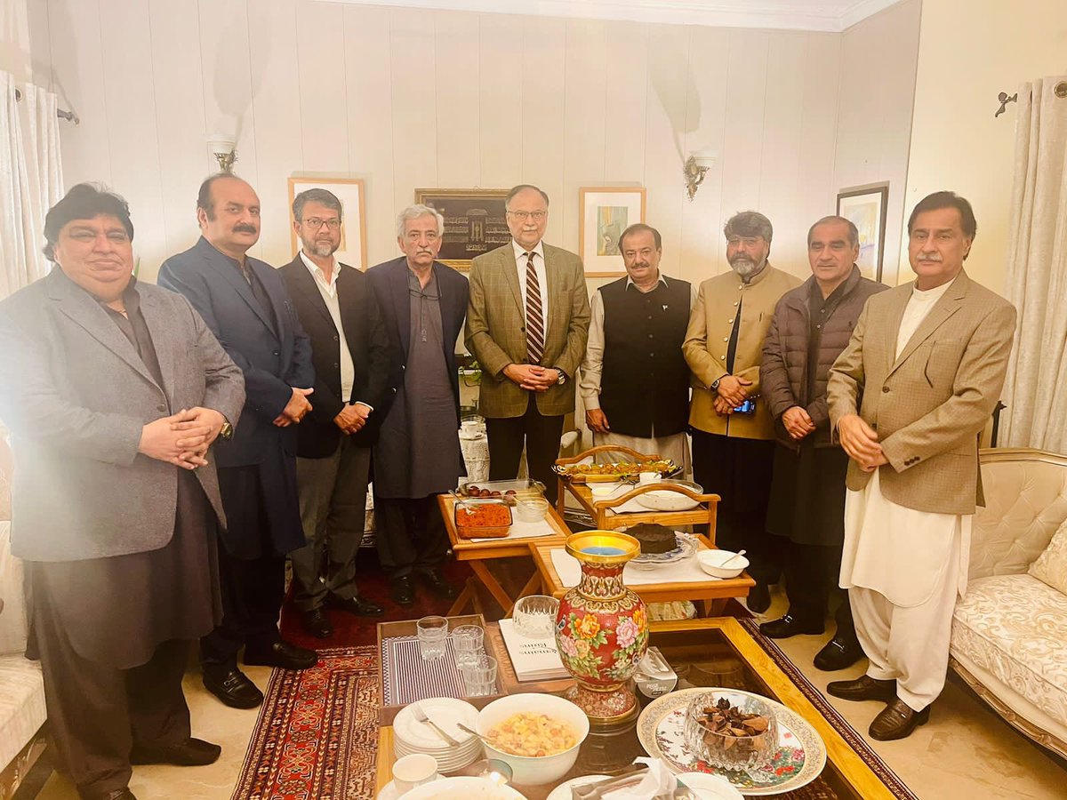 UsmanJanjua01's tweet photo. الیکشن 2024 اور سندھ کے تنظینی امور کے حوالے سے سیکریٹری جنرل مسلم لیگ ن احسن اقبال کی صدارت میں اہم اجلاس 
سردا ایاز صادق ، خواجہ سعد  رفیق ،  صدر مسلم لیگ ن سندھ بشیر میمن ، کھیل داس کوہستانی ، رانا مشہود ، علی اکبر گجر ، خواجہ شعیب اور ناصر الدین محمود شریک https://t.co/tubHrIdcKW
