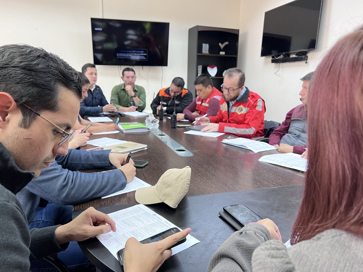 GuardiaCuenca's tweet photo. #GuardiaCiudadana participó de la reunión del #EOICuenca, donde se evaluaron los eventos públicos a desarrollarse en la ciudad en los próximos días.

Se revisaron y definieron los protocolos de seguridad junto a las entidades del #OrdenControlSeguridad y los promotores de eventos https://t.co/iFglY2jD22