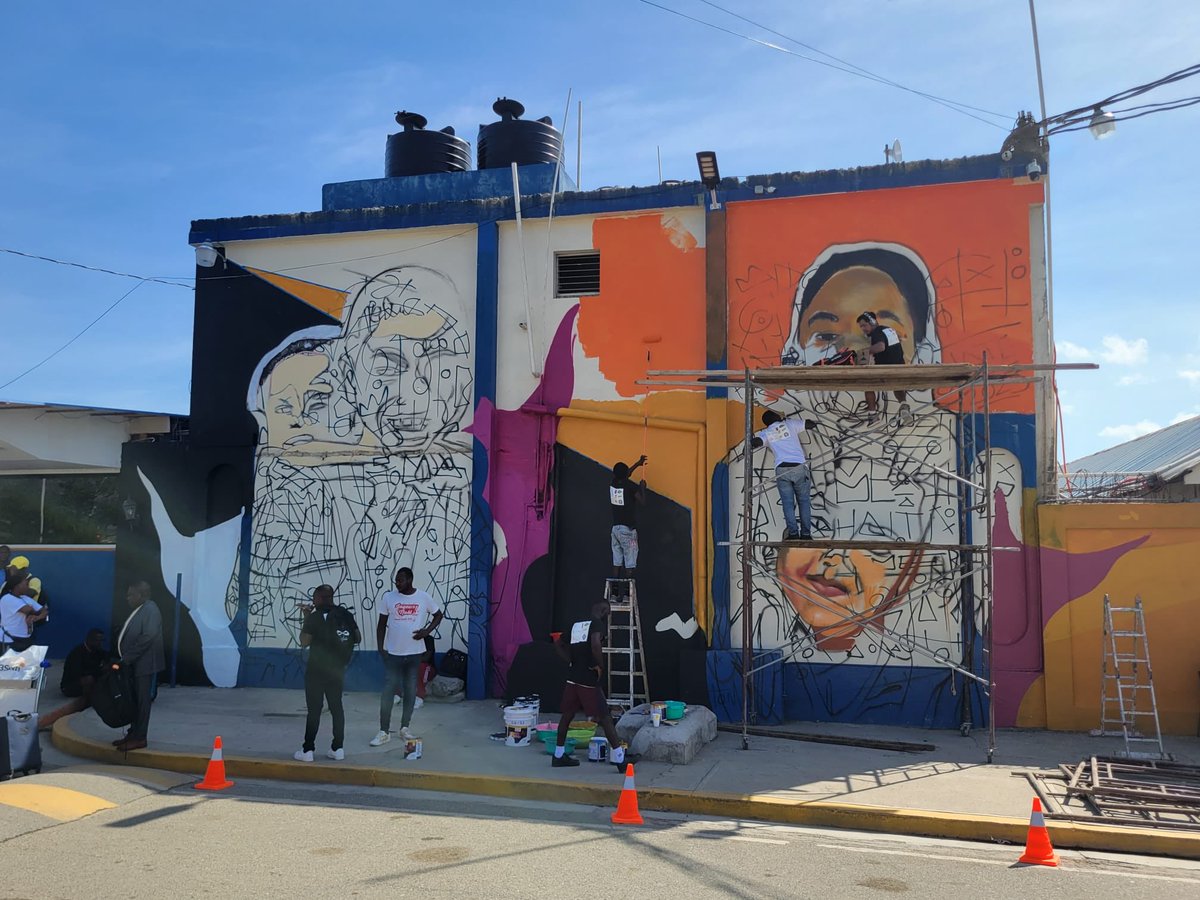 pierresaintwid's tweet photo. Suivez en image l’évolution du mur de l’artiste mexicain #tomer.C’est toujours un plaisir de recevoir les artistes mexicains,leur passage est toujours remarquable à chaque #edition de #festigraffiti @EmbamexHaiti @dcamara_mx #matpar #ibc #suisse #airpotokap https://t.co/J8ysuPs8tO