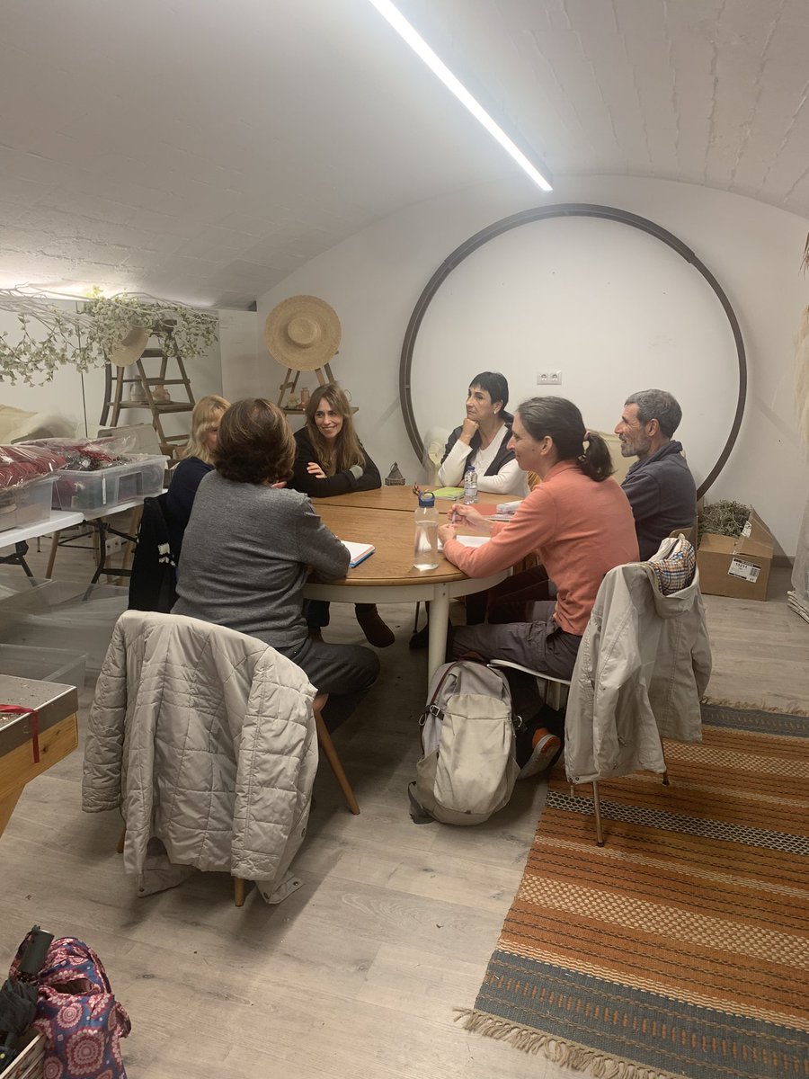 80gramsEscola's tweet photo. Avui hem rebut a 80Grams Escola d'Escriptura i literatura la visita de l’escriptora Laia Vila a la classe de #projectiterari que imparteix la Susana Hernandez Fernandez. Ha explicat als nostres alumnes la seva experiència literària. 

Un luxe!! Moltissimes gràcies!!! https://t.co/UWesm48kGK