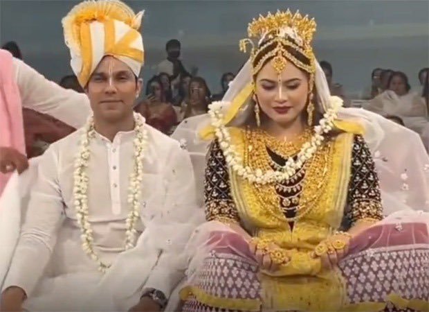 ndtvgoodtimes's tweet photo. And here it is! Randeep Hooda and Lin Laishram have tied the knot!! ❤️❤️❤️
Congratulations to the couple!
#RandeepHooda #linliashram #bollywoodcouple #weddinginspiration #bollywood #wedding #celebritynews https://t.co/j9ZIbXuSvS