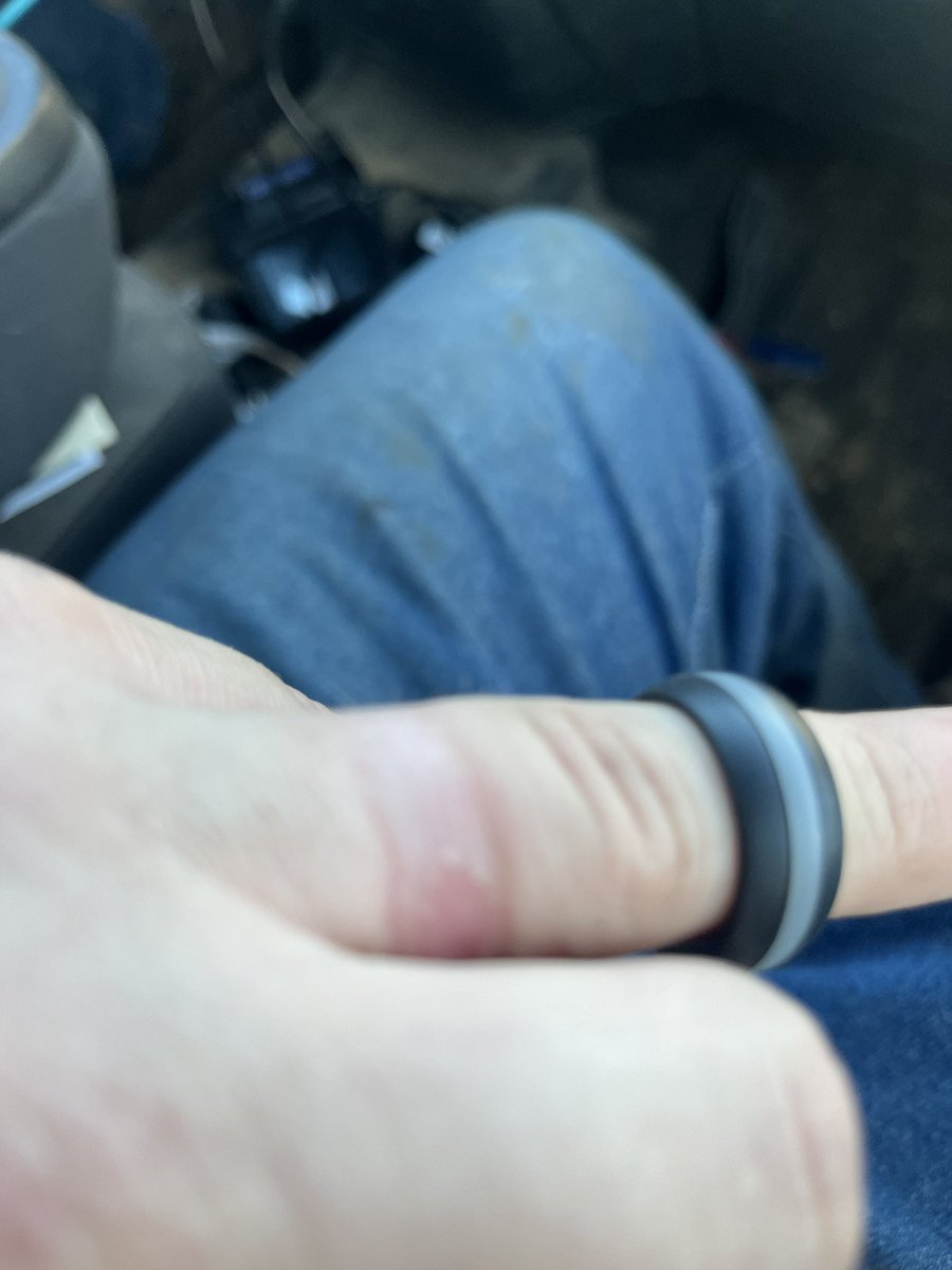 Shaygot08's tweet photo. @GrooveLife_ @QALORing @ridgewallet y’all got anything to prevent this? https://t.co/WDRpVf001C