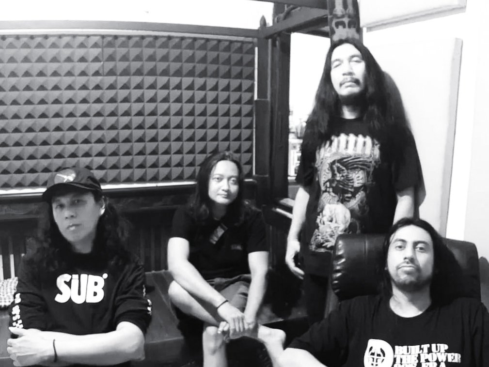 Di sela proses mixing dan mastering.