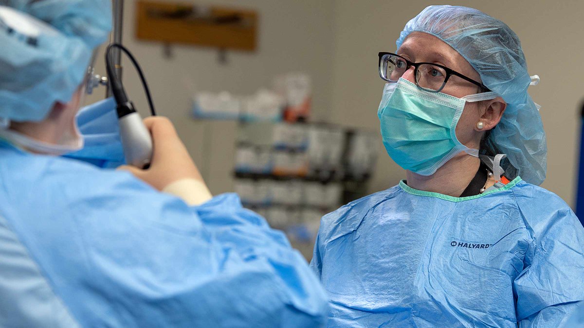 The Ohio State University Wexner Medical Center is a national leader in performing robotic-assisted pancreaticoduodenectomy, a surgery for patients with pancreatic cancer. Dr. Mary Dillhoff uses a da Vinci robot to perform with precision and reduce the risk of infection.