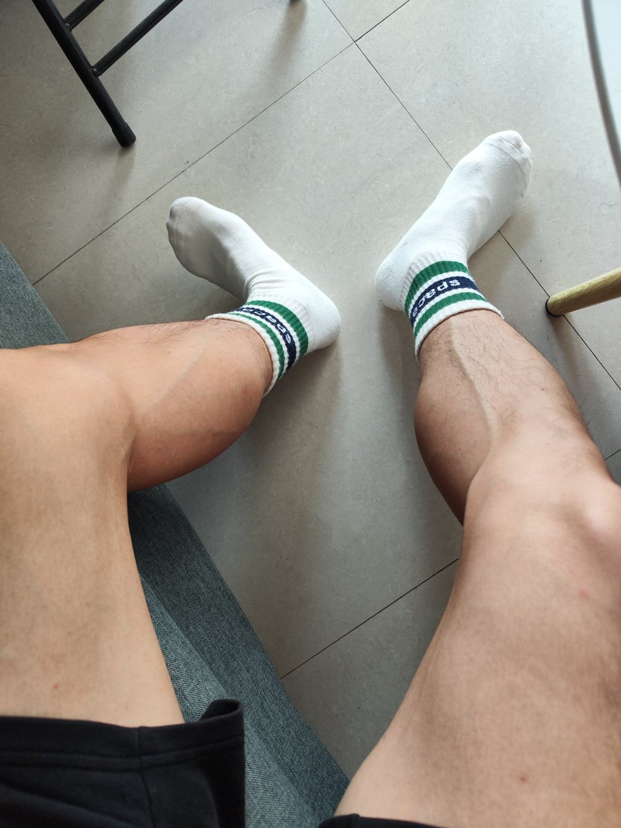 SportboyL's tweet photo. 白袜喜欢吗？
#白袜体育生 #臭脚 #黑皮 https://t.co/pCqq2MyXwp