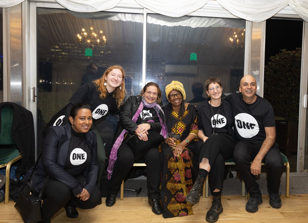 _KaylaArnold_'s tweet photo. and celebrate the amazing #ONEChangemakerAwards prizewinners from across the country. Pictured here is Lydia Ina who was honoured for her work providing safe havens for hundreds of young people in Manchester and Nigeria. (2/2) Picture credits: @AnnaGordonPics https://t.co/yNbC8u6cYM