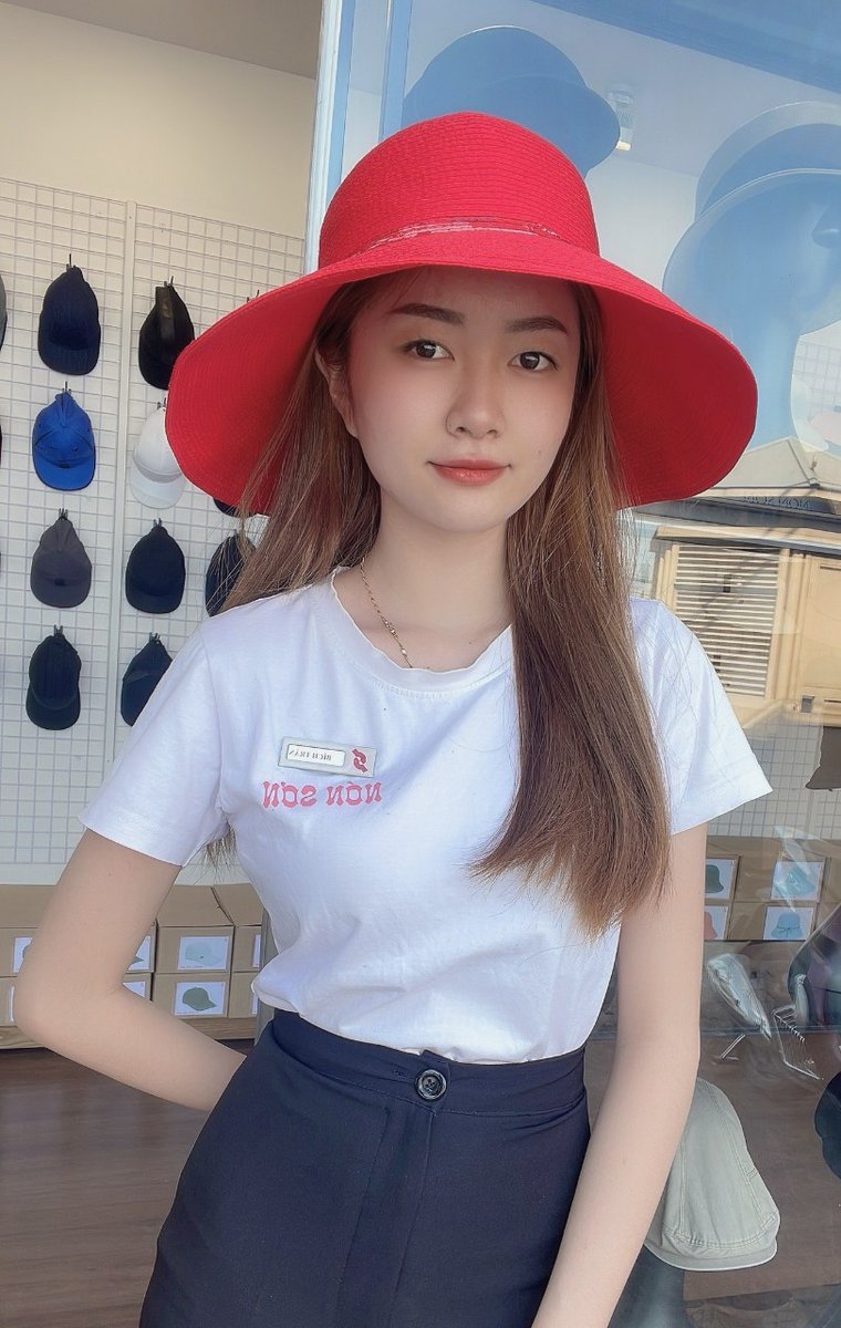 longtran8802's tweet photo. Vẻ đẹp của người phụ nữ không nằm trên đôi má hồng.
Mà trên đôi mắt của kẻ si tình.
#Tran https://t.co/D3KoQ7FMdH