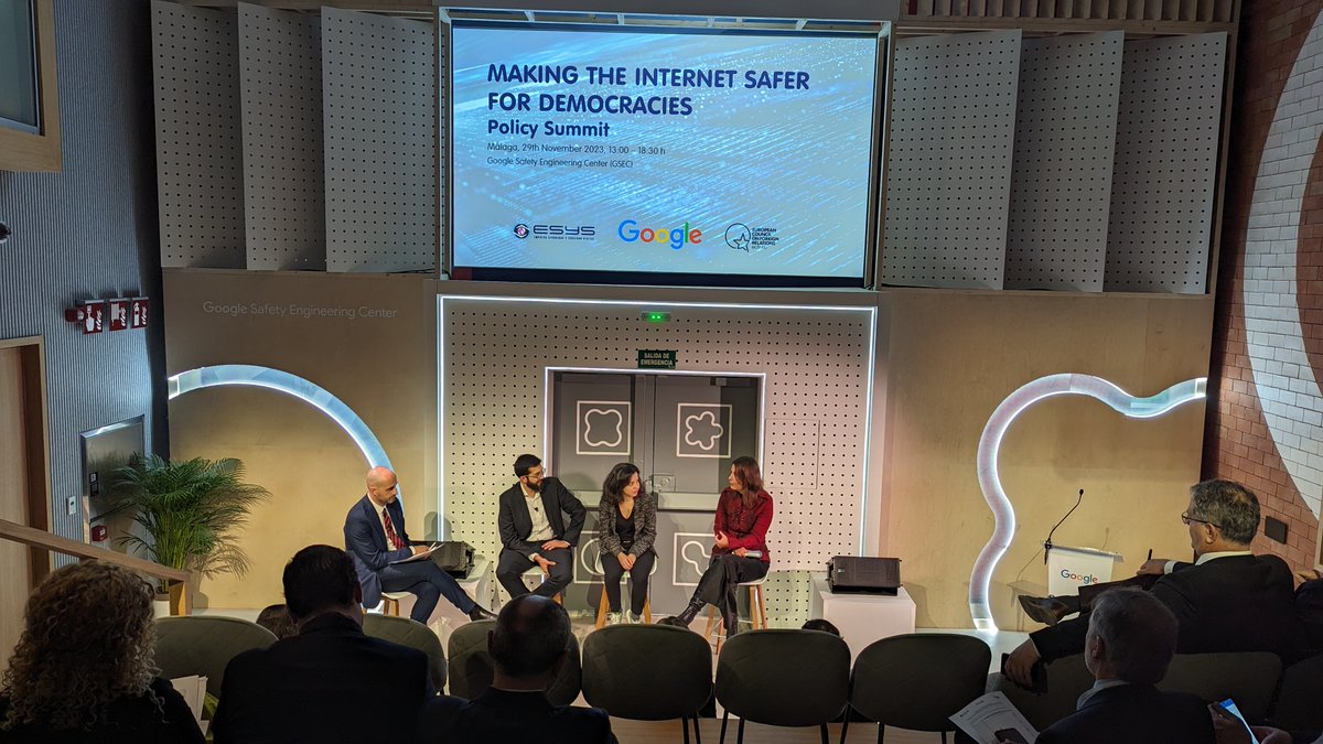 GoogleStartupES's tweet photo. We are having a crowded day of activities for our startups full of meetings and sessions, but first, a fireside chat with @arturo_varvelli (@ecfr), Annette Kroeber-Riel (@Google) and two #GFSAlumni, @yosraj (@Astran_) and Joaquín Fernandez (@build38dotcom). https://t.co/q4lK27bm3f