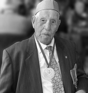 [ 🇫🇷 FRANCE ]

🔹 Abdelkader Hadjeres, doyen des Harkis, est décédé à l’âge de 106 ans. Il s’était engagé pour la France lors de la Libération, en Indochine et en Algérie.