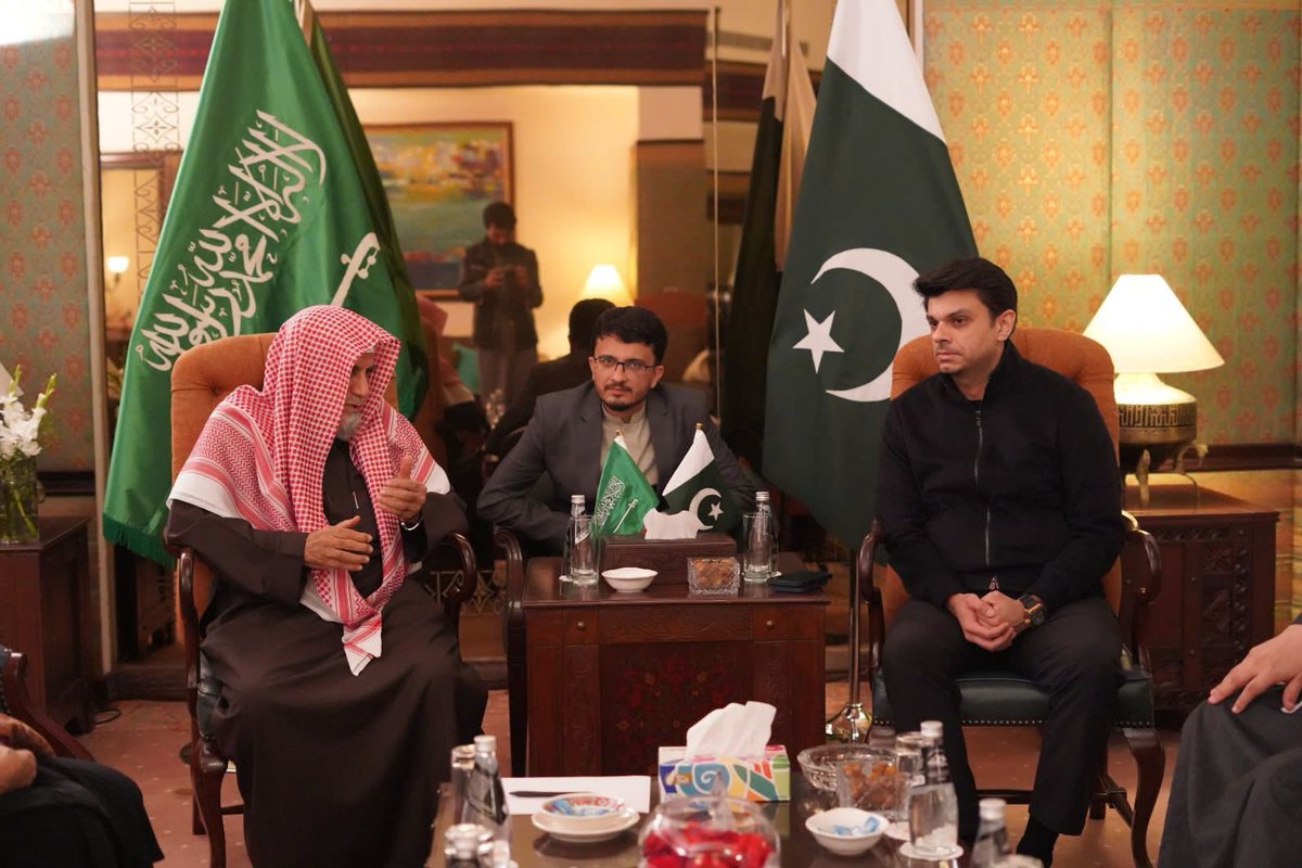 JawadSohrab's tweet photo. الحمدللہ میں خدا کا انتہائی مشکور ہوں اور انتہائی خوشی ہوئی کہ مجھے امام کعبہ شیخ صالح بن حمید سے ملنے کا اعزاز حاصل ہوا۔ میں ان کے ساتھ پاکستان، غزہ اور پوری امت مسلمہ کے لیے دعا میں بھی شریک ہوا۔ https://t.co/5YqoPgd09P