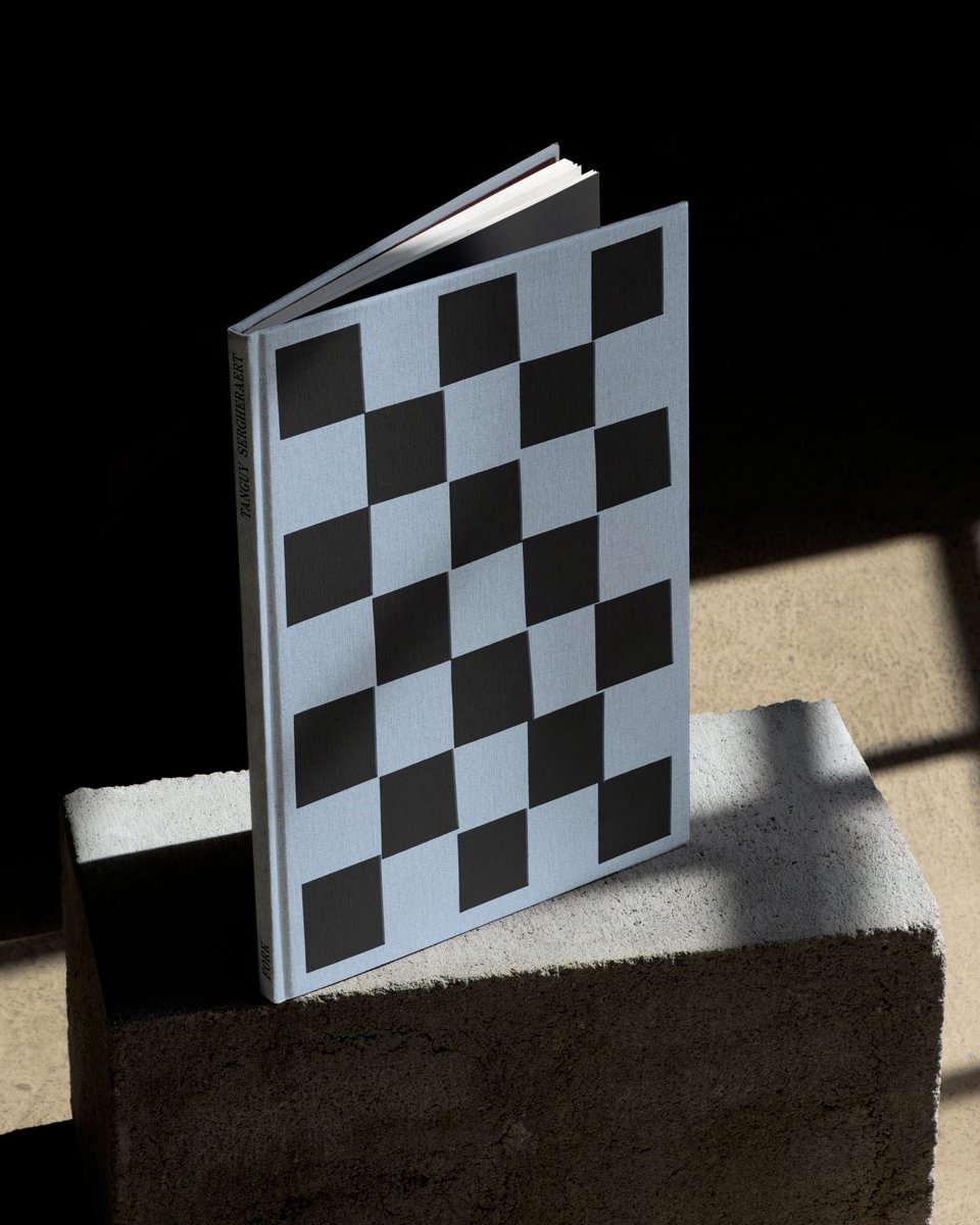 tanguylvs's tweet photo. FORK / NEW BOOK, 

Je te présente “FORK”, une suite de pérégrinations instinctives le long de la côte sénégalaise. 

Voyage photographique, entre détails, lumière, textures et personnages 

“FORK” est disponible dès maintenant en pré-commande 📚👁️⏳ https://t.co/YkTEaMs0lJ