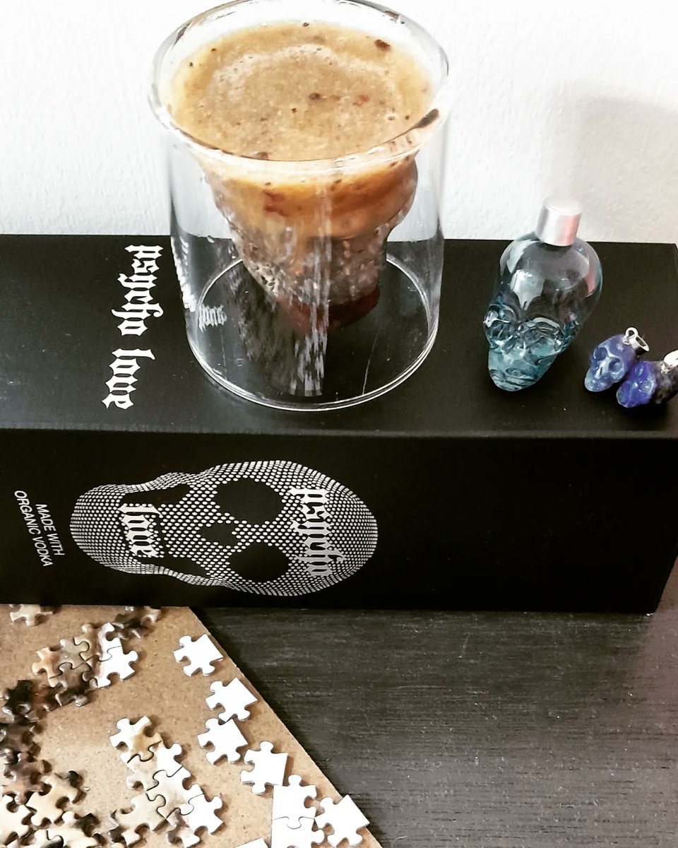 nistx_'s tweet photo. - cloudy's brain juice -
✨🩷☁️💀🧠🖤🍓✨

💁‍♀️ and here's a #brainjuice for you, dont spill 🖤✨

#PsychoLove with one #apple , pitted #prunes , a little of #strawberry &amp; #raspberry fruit jam , #chiaseeds &amp; #half #lemon 🍋
And a little tea spoon of #honey 
🍯💀💛☁️💛☁️💛☁️✨ https://t.co/rtVLiZuw1b