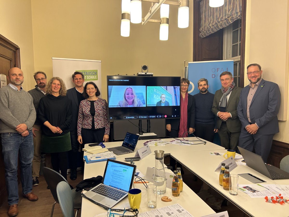 ❗️Einigkeit mit <a href="/MBK_Saar/">MBK_Saar</a>  <a href="/ChristineClivot/">Christine Streichert-Clivot</a>: 
Begegnungen beim #Jugendaustausch prägen fürs Leben - in 🇪🇺und 🌎! 
Gemeinsam können wir allen diese Chancen geben.
🙏Danke für das sehr persönliche Gespräch beim Jahrestreffen von „Austausch macht Schule“ im <a href="/ofaj_dfjw/">🇫🇷 OFAJ_DFJW 🇩🇪</a>