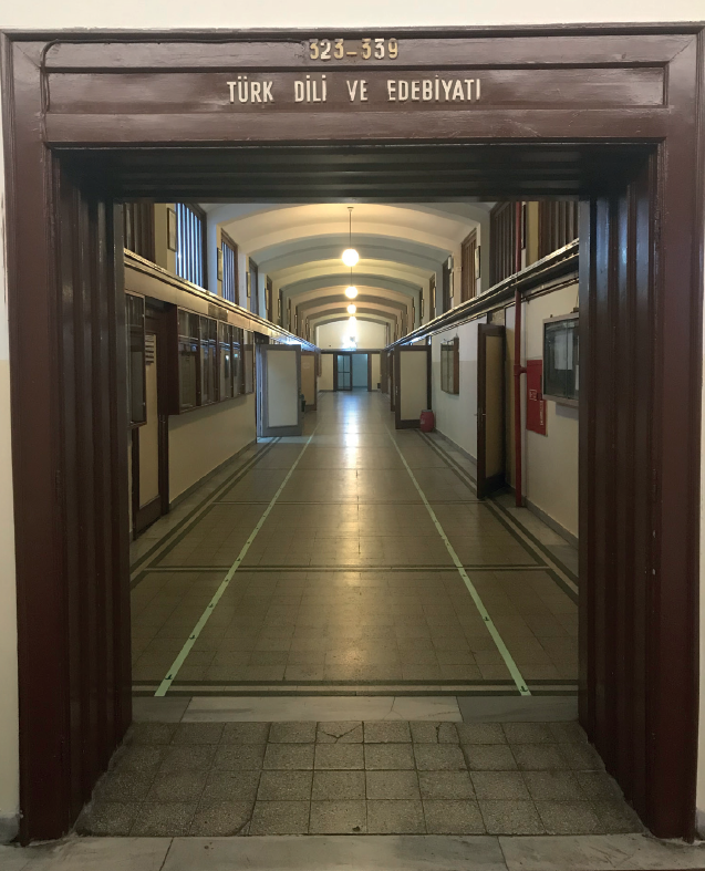 Cumhuriyet'in 100. yılı dolayısıyla alanında Türkiye'nin en eski bölümü olan İÜ Edebiyat Fakültesi Türk Dili ve Edebiyatı Bölümü hakkında, bir zincir halinde bazı bilgiler paylaşmak istiyorum.