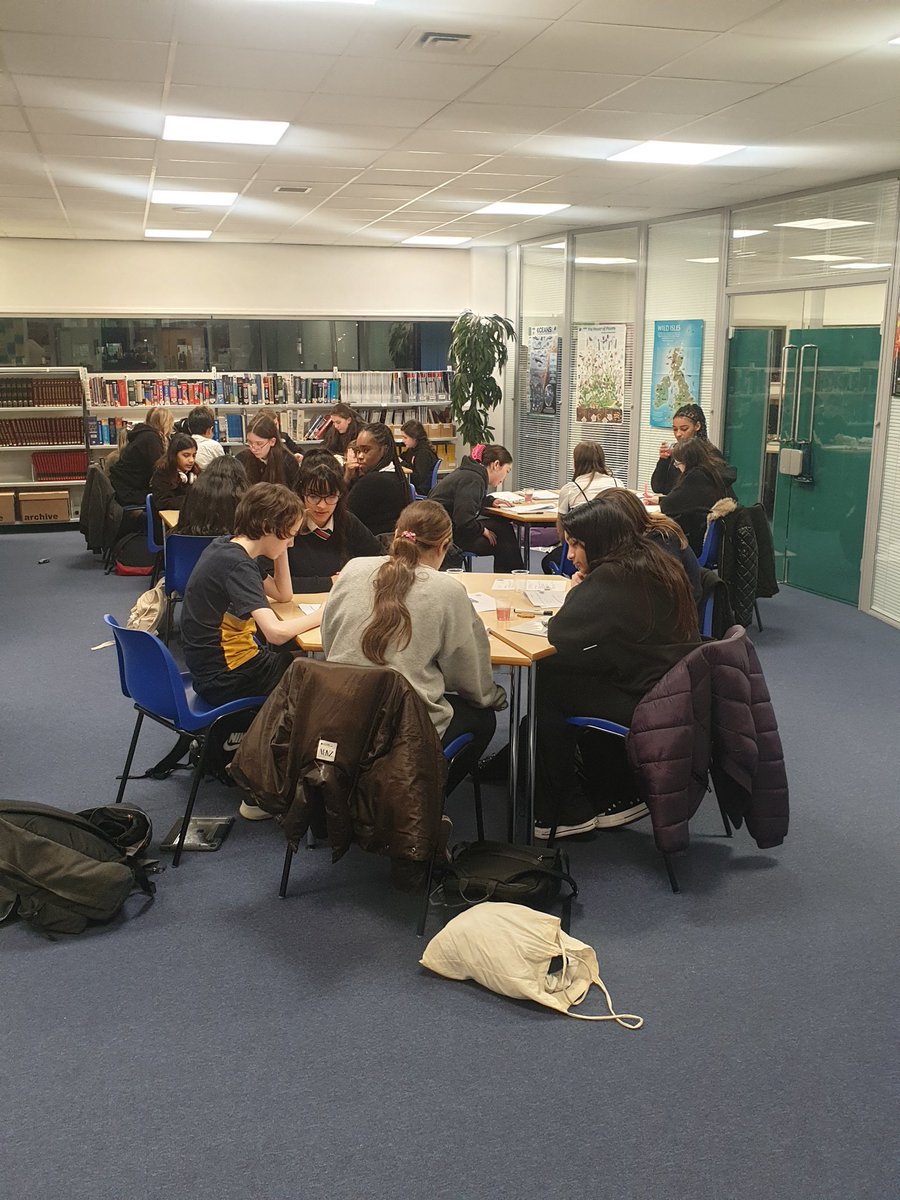 Thanks to our seniors for supporting our S1 and S2 pupils for the first of four Literacy and Numeracy Support Sessions in the run up to Christmas
#numeracy #literacy