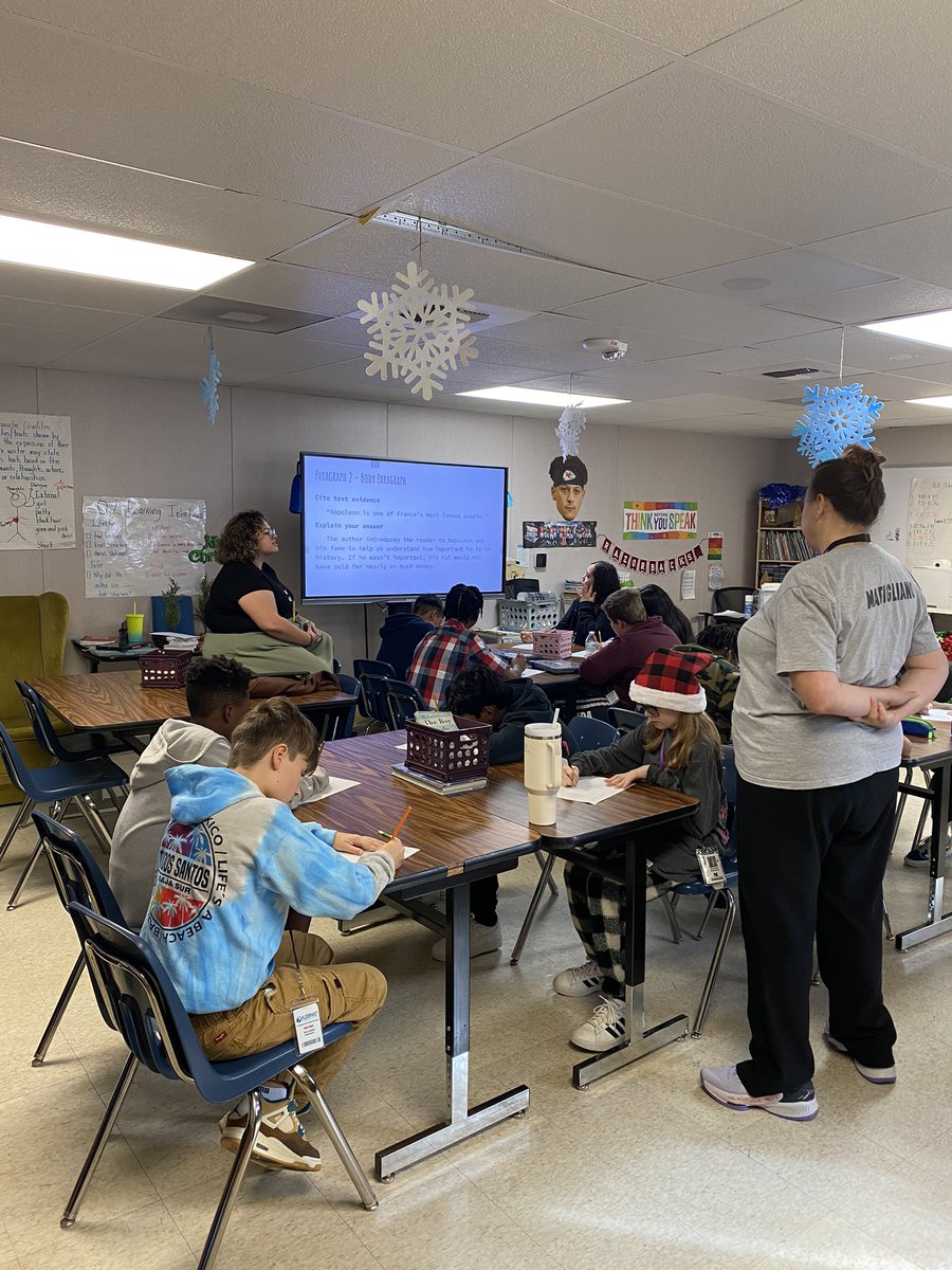 Kristinbevan1's tweet photo. 7th ELA teachers switching classrooms and getting the students to write and discuss! @jlovelady4 @MsYoung2019 @MsSarahMarin #mustangnation #hildejoy #hildelevelsup https://t.co/AcfMyhjvsv