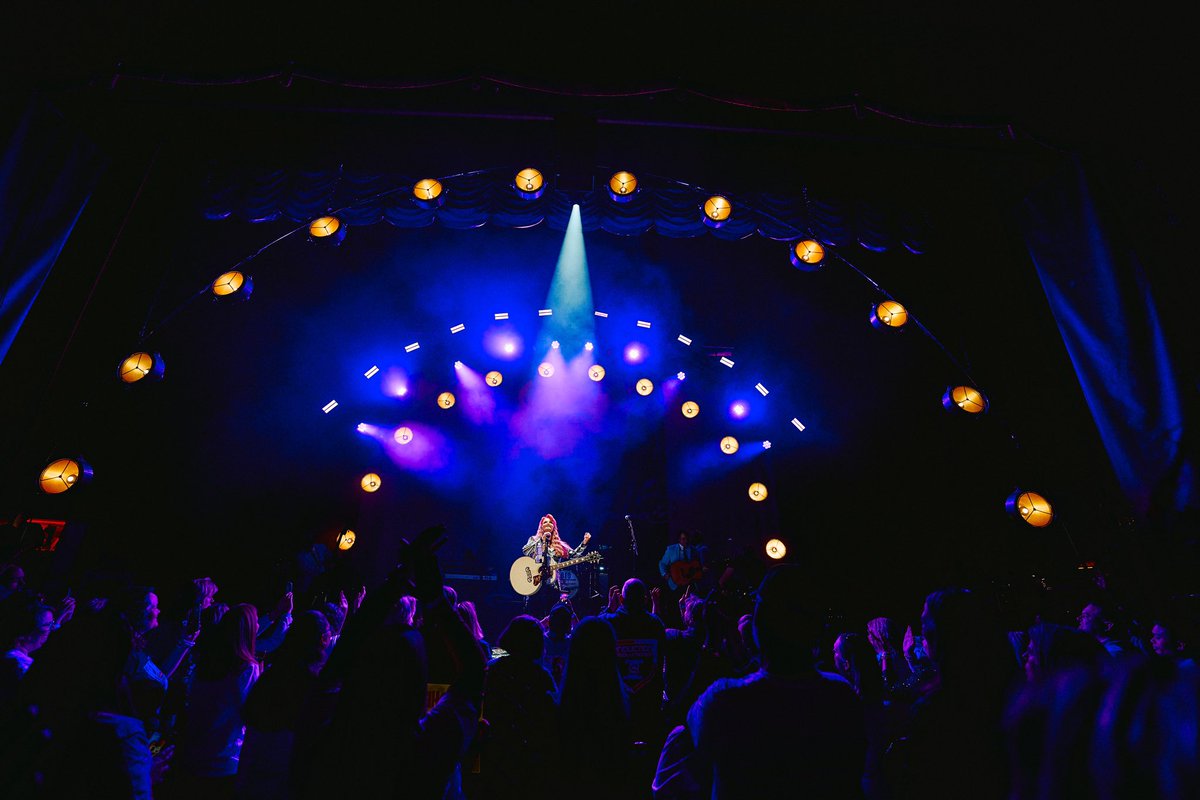 Wynonna's tweet photo. Last weekend’s show in Louisville felt like the craziest most wonderful homecoming party!!!!!! I can’t believe we only have 2 shows left on this tour. Let’s make ‘em count!!! 🥹🥲 https://t.co/5VL0TJQVPW