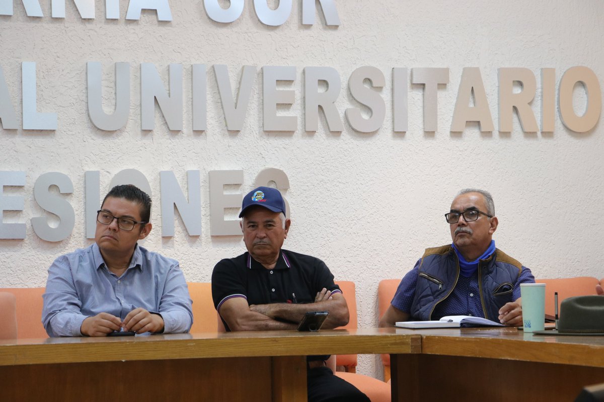 UABCSoficial's tweet image. 📷Representantes de @GobBCS, @HXVIIAyto_LaPaz  y #Ponguinguiola sostuvieron un encuentro con personal directivo y académico de nuestra #UABCS con el propósito de analizar una posible colaboración🤝 en un proyecto piloto de manejo de residuos orgánicos🪱🌱