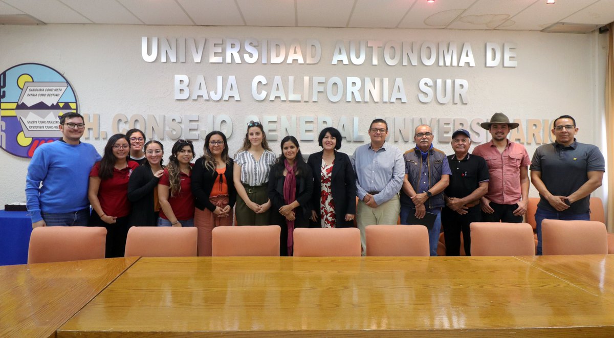UABCSoficial's tweet image. 📷Representantes de @GobBCS, @HXVIIAyto_LaPaz  y #Ponguinguiola sostuvieron un encuentro con personal directivo y académico de nuestra #UABCS con el propósito de analizar una posible colaboración🤝 en un proyecto piloto de manejo de residuos orgánicos🪱🌱