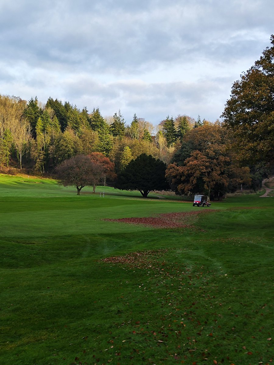 GreenieRob's tweet photo. Same day 2 years apart @goodwood_golf. Weather patterns are constantly changing and unpredictable. The last few years we have noticed an increase in extreme weather. At least in our industry every day is different. #thedownscourse #greenkeeping #golfatgoodwood #goodwood #weather https://t.co/YQRe7qBR7Z