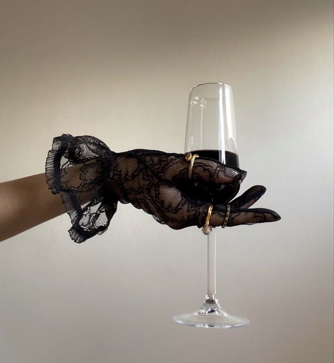 badestoutfit's tweet photo. mesh gloves https://t.co/IlQE8Fr5Wo