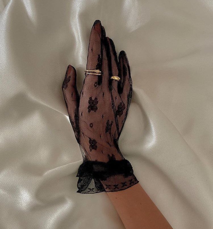 badestoutfit's tweet photo. mesh gloves https://t.co/IlQE8Fr5Wo