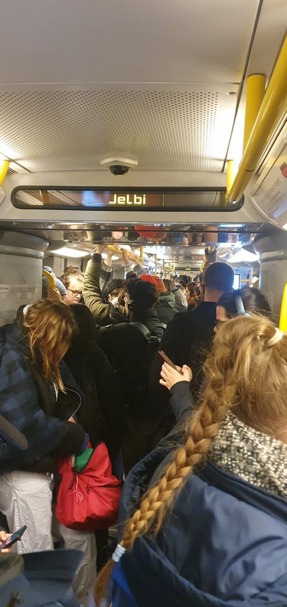 RedShirt1987's tweet photo. Liebe @BVG_Ubahn ist das jetzt die neue norm auf der U3? Zugausfälle und Störungen kommen in letzter Zeit immer mehr auf der Linie. https://t.co/hpFUE48ULK