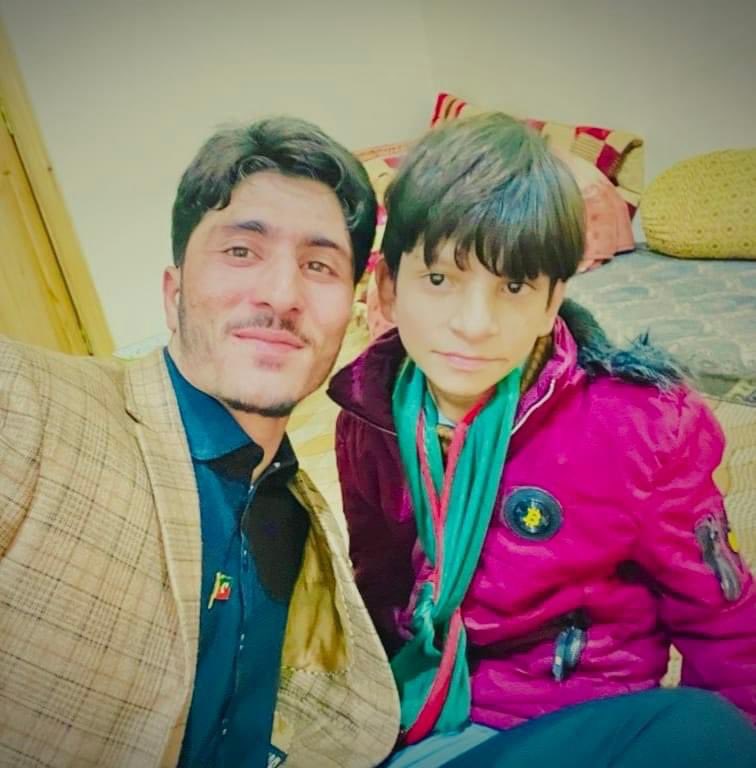 Zk_Media_Team's tweet photo. یہ کونسی قانون میں ہے کہ آپ ایک معذور بچے کو اپنے گھر اعوا کرلے تھے ہے
بچے کا گناہ صرف یہی ہے کہ اس کا باپ پارٹی نہیں چھوڑتےاور خان کے ساتھ وفا کر رہی ہے💔
شرم کا مقام ہے ✋

#معذور_بچے_کو_رہا_کرو https://t.co/Xn17aqWKBV