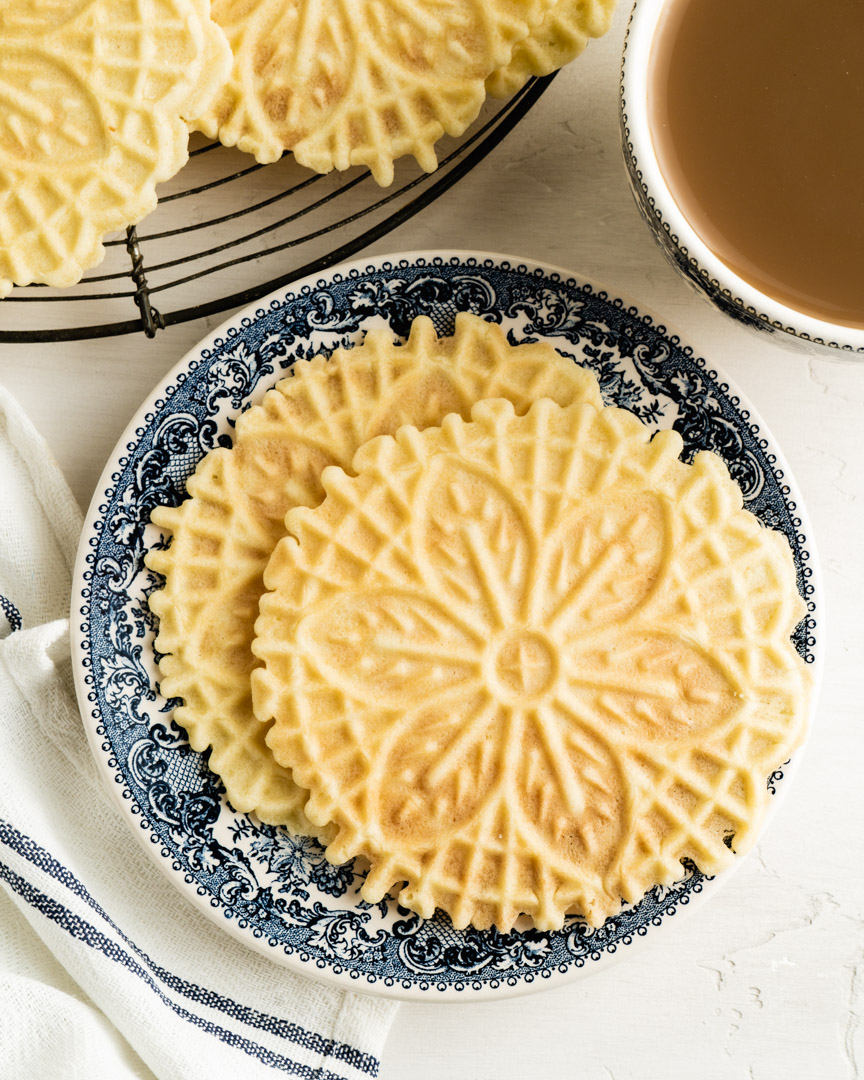 DelishSpoon's tweet photo. This Italian Pizzelle Cookie Recipe is made with just 7 ingredients. Lightly flavored with vanilla and almond extracts, these classic cookies are thin, crispy, and sweet.  https://t.co/cBTosBkY2D https://t.co/6FHX8X4QW5