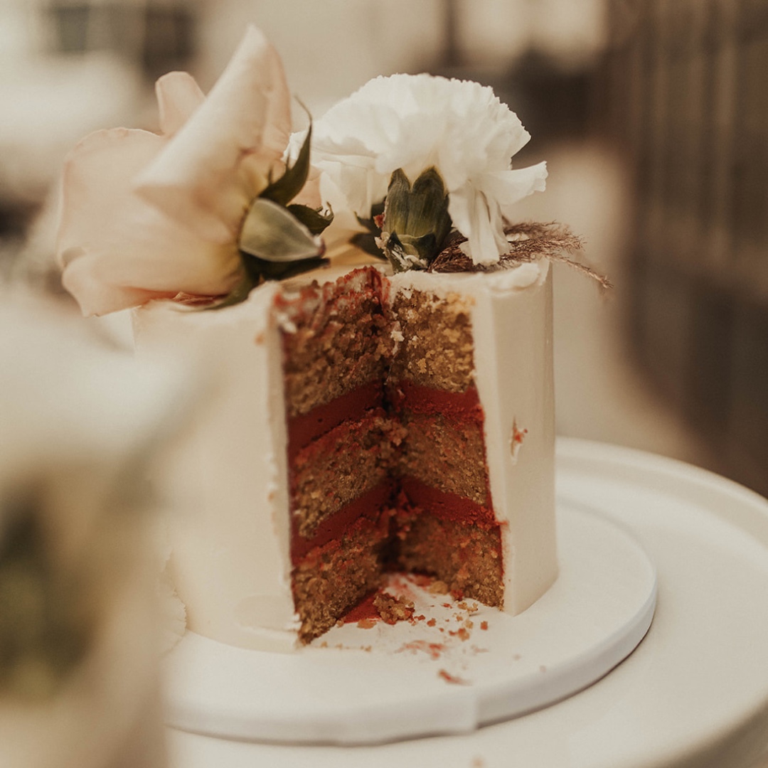 abridesbestmate's tweet photo. Can't pick just one cake flavor for your big day? Why not have all your favorites? It's your special day, after all! 😉 🍰
#abridesbestmate #weddingplanner #weddingstylist #weddingdesign #weddingcoach #weddinginspo #styledphotoshoot #weddingcake #weddingcakesideas https://t.co/NpXra3CFYN