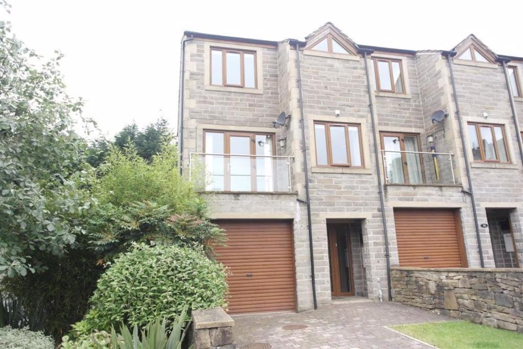 PaisleyProperty's tweet image. **ALMONDBURY BRANCH**

🏡 NEW ON THE MARKET 🏡

Victoria Mills, Holmfirth - Offers Around £325,000

ENERGY RATING: C / FREEHOLD / COUNCIL TAX BAND; D

paisleyproperties.co.uk/property/victo…

Call us ☎️

📞Almondbury: 01484 443922

#PaisleyProperties #EstateAgent #HD9 #Holmfirth #PropertyForSale