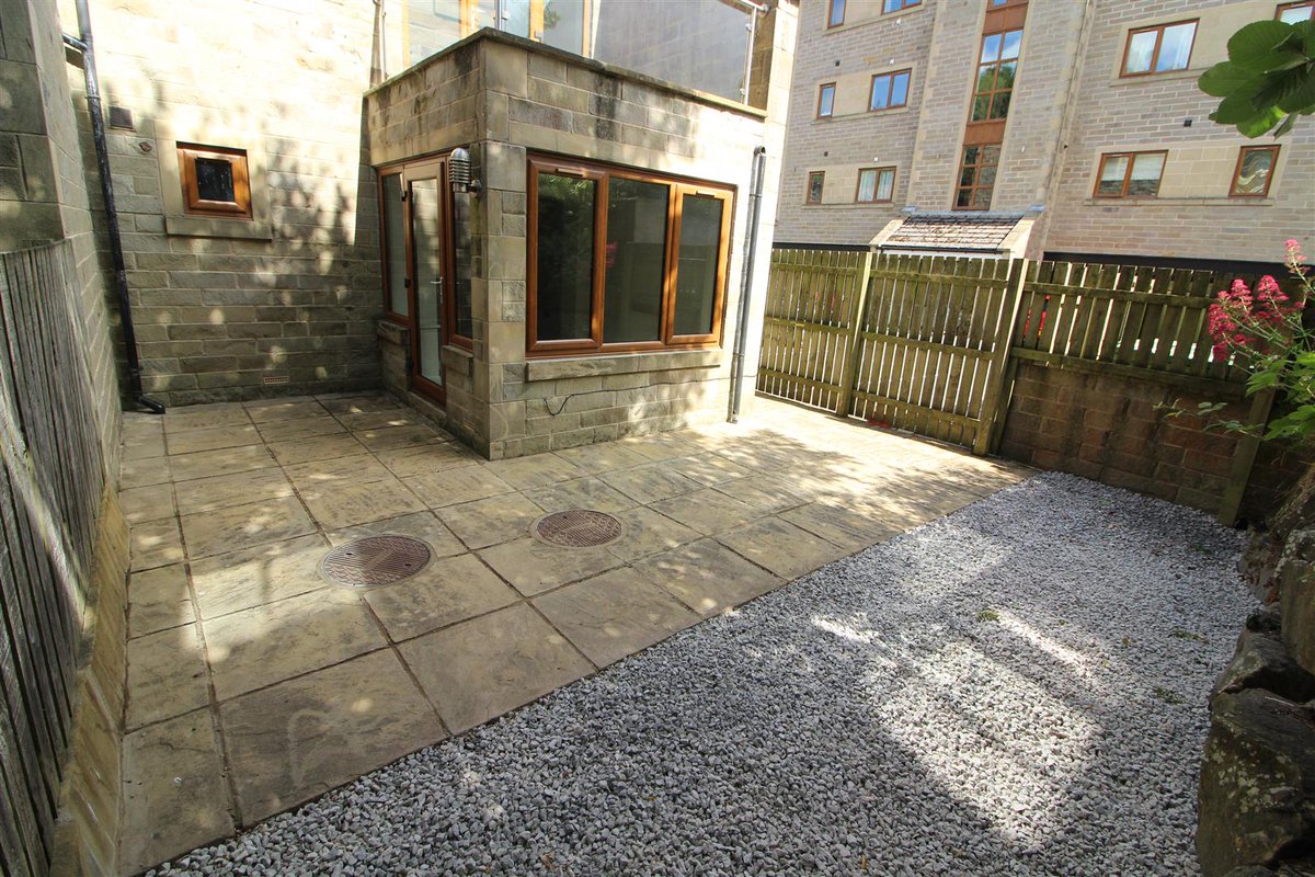 PaisleyProperty's tweet image. **ALMONDBURY BRANCH**

🏡 NEW ON THE MARKET 🏡

Victoria Mills, Holmfirth - Offers Around £325,000

ENERGY RATING: C / FREEHOLD / COUNCIL TAX BAND; D

paisleyproperties.co.uk/property/victo…

Call us ☎️

📞Almondbury: 01484 443922

#PaisleyProperties #EstateAgent #HD9 #Holmfirth #PropertyForSale