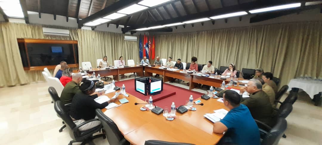 Estamos en reunión del Buró Nacional de la <a href="/UJCdeCuba/">UJC de Cuba</a>. Analizamos el trabajo desarrollado por la organización en las tareas de la defensa de la Patria. También la atención a los estudiantes y jóvenes que se forman en las universidades. #CreaTuFelicidad #Cuba