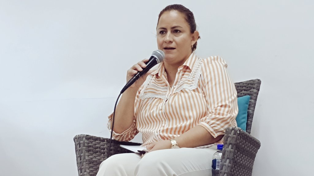 Participa la presidenta Claudia Mazari Torres en el conversatorio realizado en la UTSEM  donde habla sobre el tema de la eliminación de la violencia en contra de las mujeres.