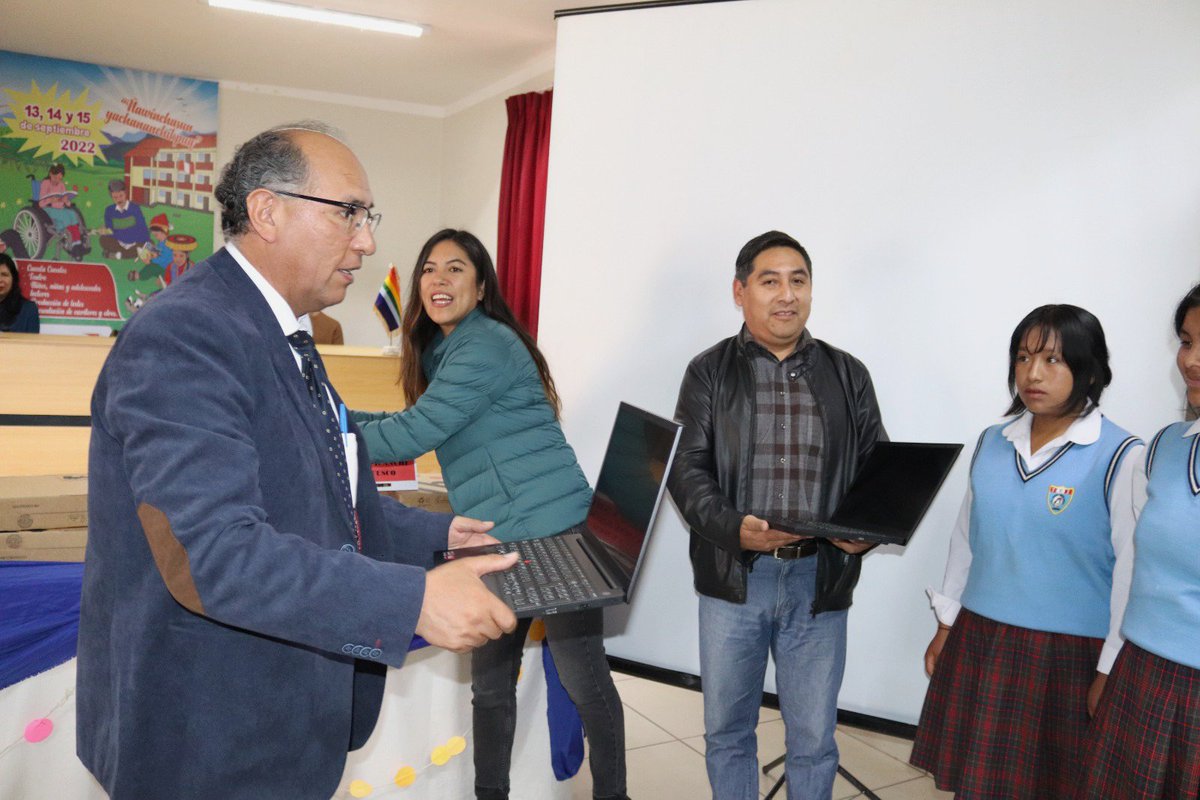 UNESCOperu's tweet photo. 📚🤓 @LenovoLatam, aliado estratégico del #ProgramaHorizontes de UNESCO Perú, impulsa la educación digital en zonas remotas del Cusco con la donación de 37 laptops 💻 que beneficiará a 221 estudiantes y 24 docentes de tres escuelas rurales.
#EduTecRural #HorizontesDigitales https://t.co/9uB2AwEKOa