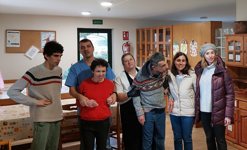 Apacaf2's tweet photo. #autismoespaña visitou o centro A Braña de #APACAF para coñecer o centro e para captar imaxes do día a día de persoas adultas con autismo. Estes foron algúns dos momentos vividos nesta xornada de visita e de fotos.📷 https://t.co/IUYNnLpUFe