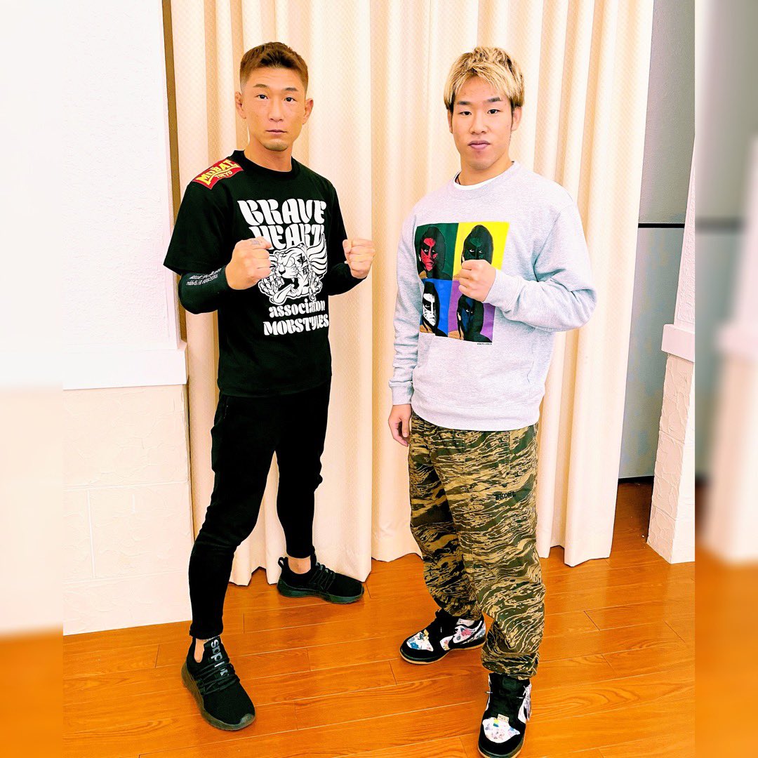 HAN_3327's tweet photo. 大晦日RIZIN45.にて堀口恭司選手との対戦を控えた新龍誠選手!
選手控え室にセコンドでいらしてたのでパシャリ♪
12月31日応援してます🎌

#rizin 
#mma 
#新龍誠 https://t.co/xuUTXPPks0