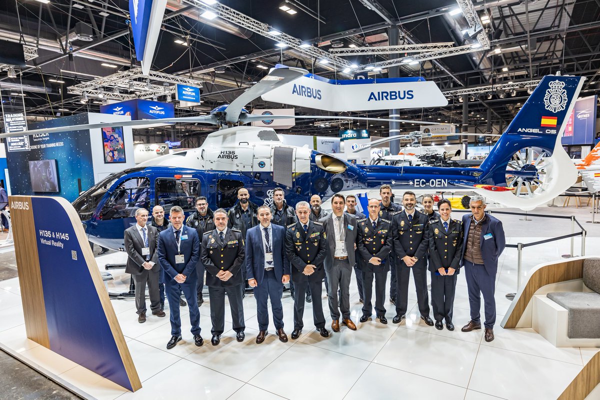 policia's tweet photo. Muy agradecidos a @AirbusHeli por su reconocimiento y felicitación a la @policia en su 200 #aniversario
El H135 se ha integrado completamente con las funciones de nuestra Unidad Aérea para garantizar desde el aire la seguridad de la ciudadanía
#SomosTuPolicia
#EuropeanRotors23 https://t.co/9zZNQaWT2C