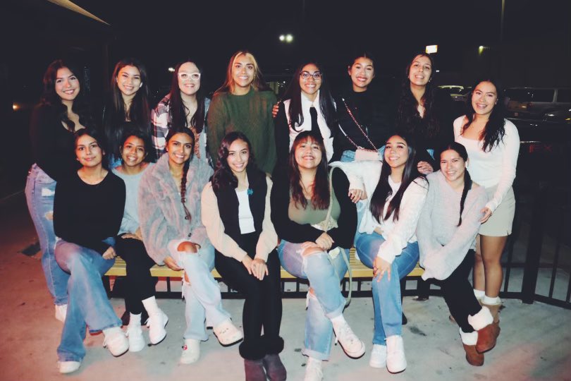 Final Score from last night’s game

Lady Lobos 57

Bowie Bears 21

Leading scorer:

Ximena Delgado 15pts
Jisell Huizar 13pts