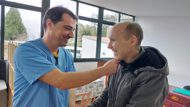 Apacaf2's tweet photo. #autismoespaña visitou o centro A Braña de #APACAF para coñecer o centro e para captar imaxes do día a día de persoas adultas con autismo. Estes foron algúns dos momentos vividos nesta xornada de visita e de fotos.📷 https://t.co/IUYNnLpUFe