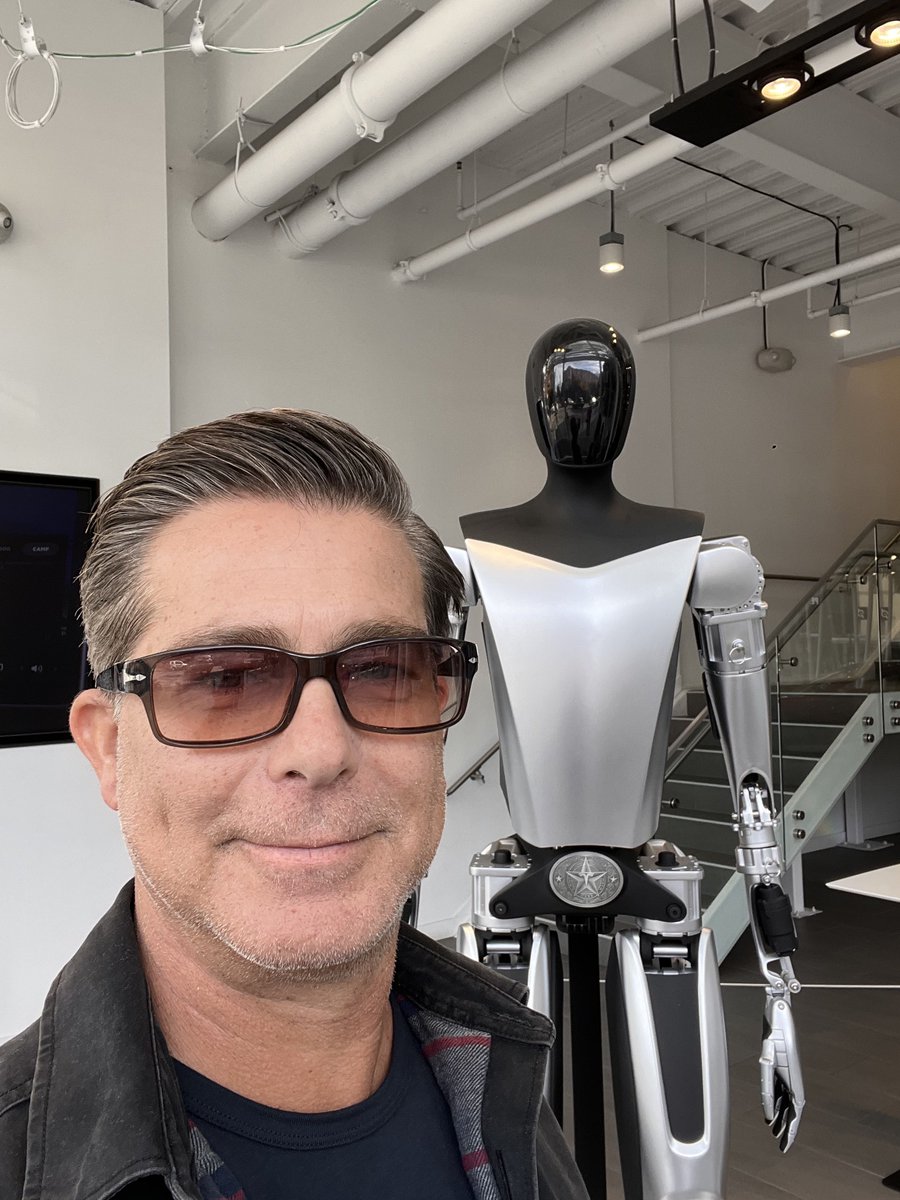 GerberKawasaki's tweet photo. A lonely Optimus at Santa Monica Tesla said to me. “Funny how people are waiting in line to see a Cybertruck when I’m really the future.” $TSLA https://t.co/JWE2URibkX