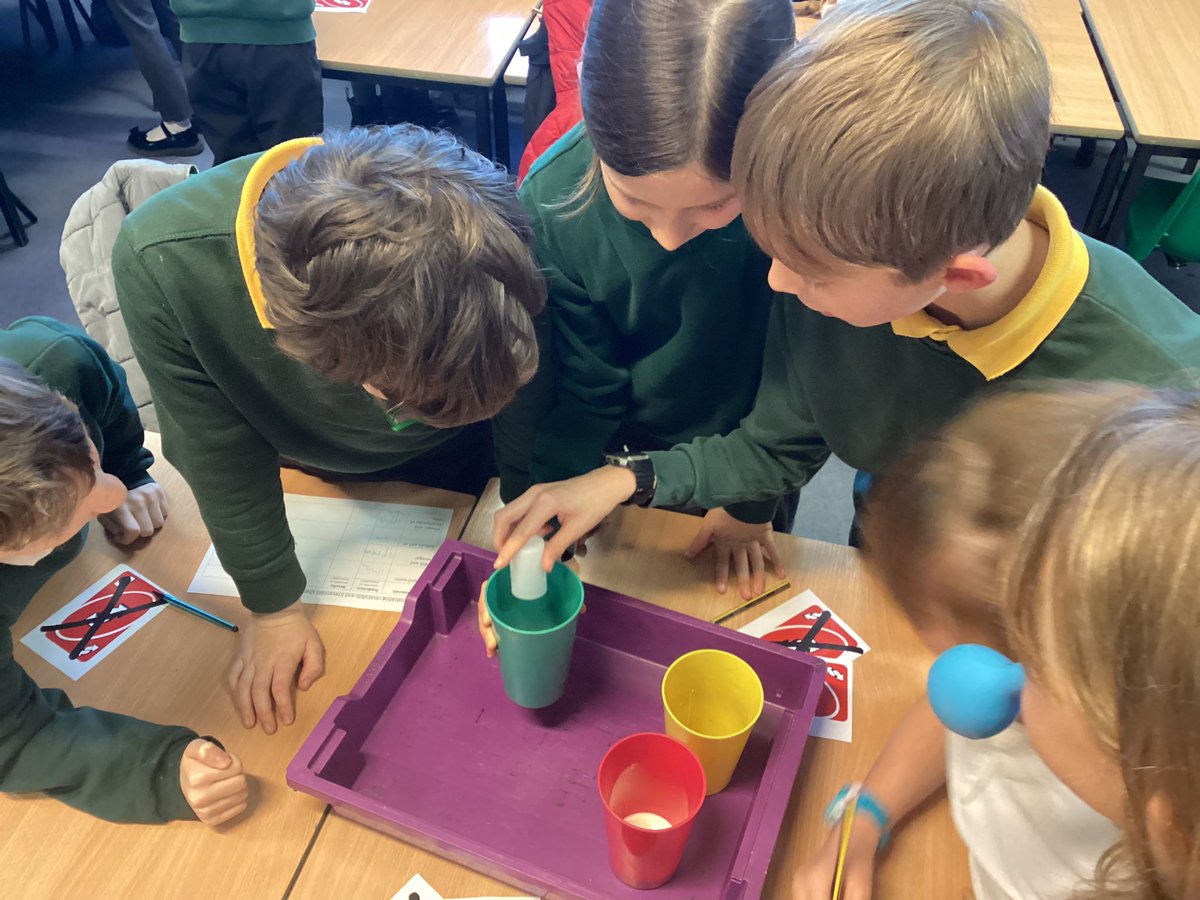 Year5Markeaton's tweet image. We’ve really enjoyed investigating reversible and irreversible changes. Here, we were seeing how bicarbonate of soda and vinegar would react with one another! 🧠 #MPSScience