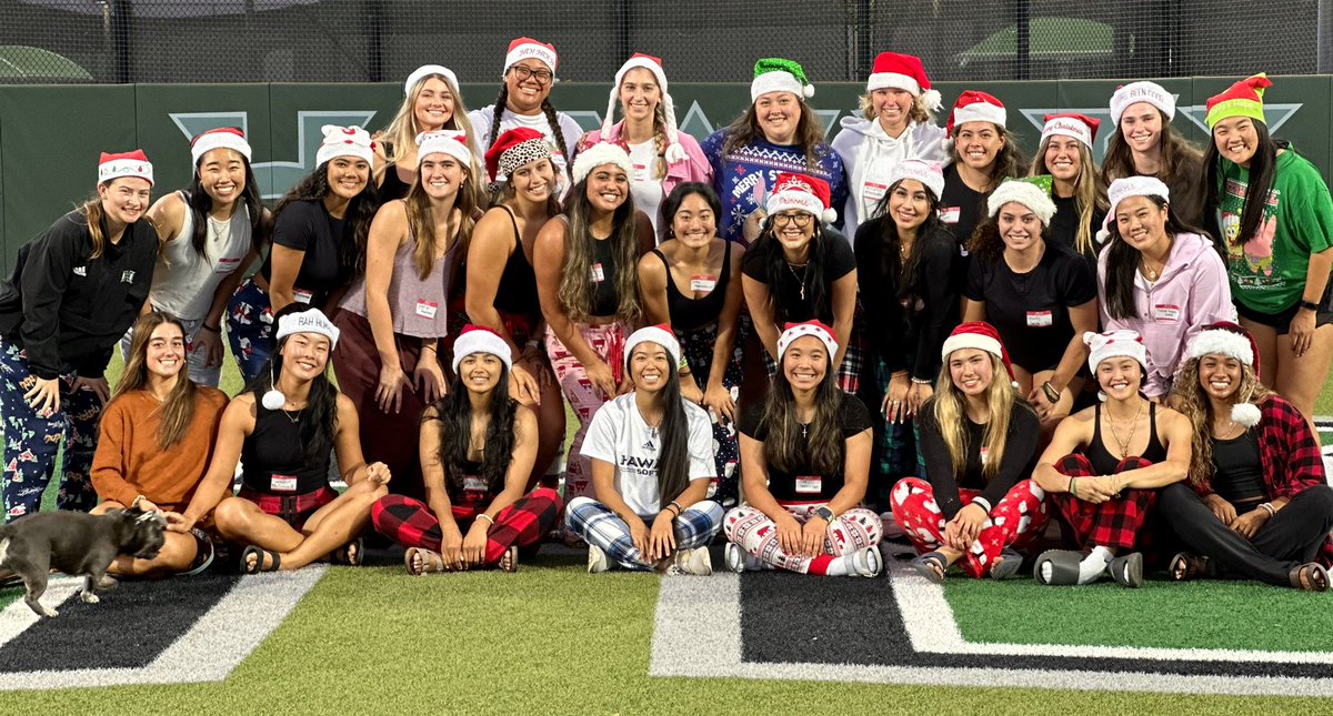 Aloha! Christmas came a little early this year for the Bows! Great time celebrating with #Team40! Mele Kalikimaka from your 2024 Rainbow Wahine! 🥎 Go Bows!