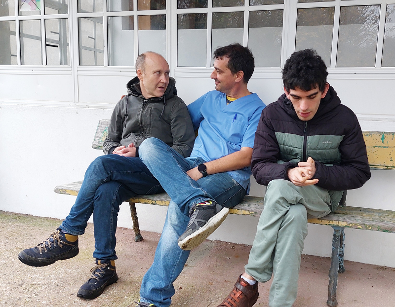 Apacaf2's tweet photo. #autismoespaña visitou o centro A Braña de #APACAF para coñecer o centro e para captar imaxes do día a día de persoas adultas con autismo. Estes foron algúns dos momentos vividos nesta xornada de visita e de fotos.📷 https://t.co/IUYNnLpUFe