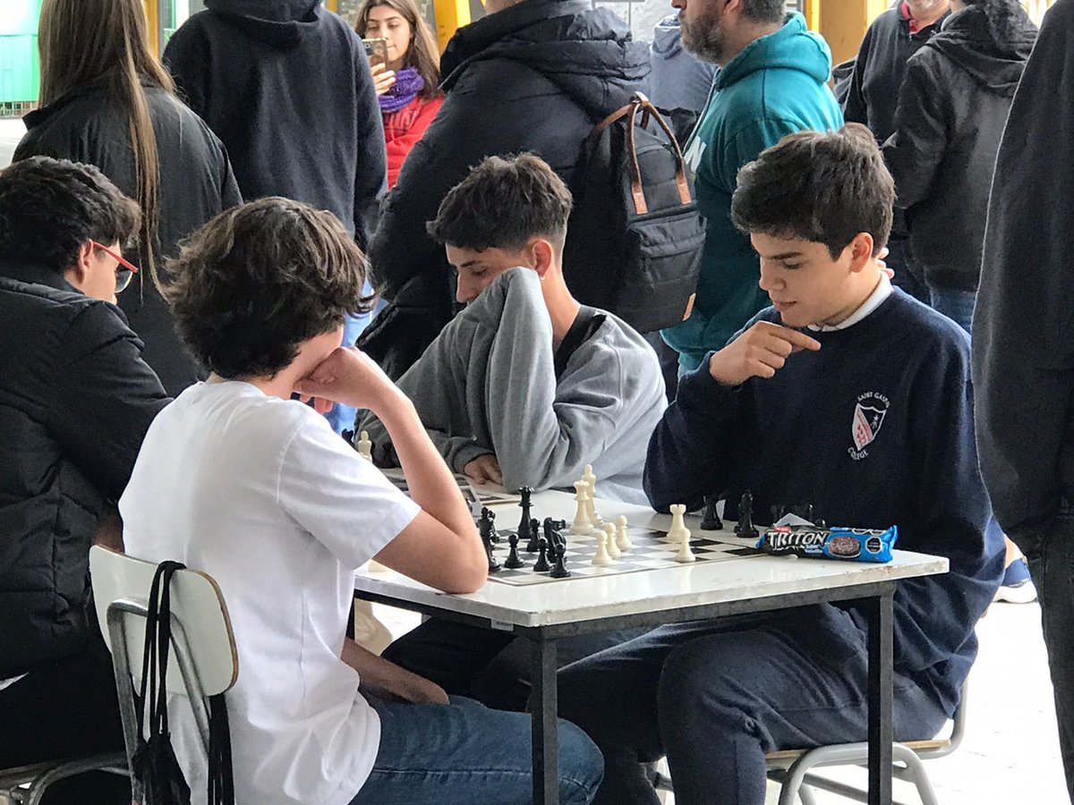 SaintGaspar's tweet photo. En el torneo de ajedrez organizado por movimiento ajedrez escolar, realizado en el Colegio Eduardo Frei Montalva de Ñuñoa, que convoco a 172 alumnos de 34 colegios de Santiago. Nuestro Colegio fue representado por 19 alumnos/as. #ajedrez #deporte  #colegioñuñoa #admisión2024 https://t.co/Em3KoyfrOS