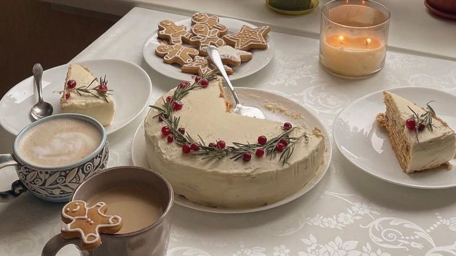 malusokay's tweet image. in the mood for a sweet treat 🧁