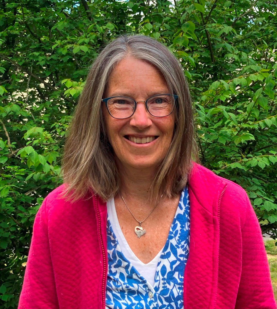 NewEngBotanical's tweet photo. Friday, December 1 @ 7pm ET: free lecture and book sale/signing by botanical illustrator Bobbi Angell, "Darwin and the Art of Botany." In person at Harvard University, or live-streamed over Zoom. Not a member of NEBS? Not a problem! Sign up: https://t.co/y9riUPD1OF https://t.co/ZDEp931WFS